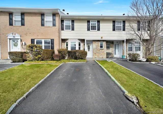 Photo 2 of Condo for sale at 11 Manors Dr, Jericho, NY 11753 | MLS# 968580 | Listing updated on 2026-07-24