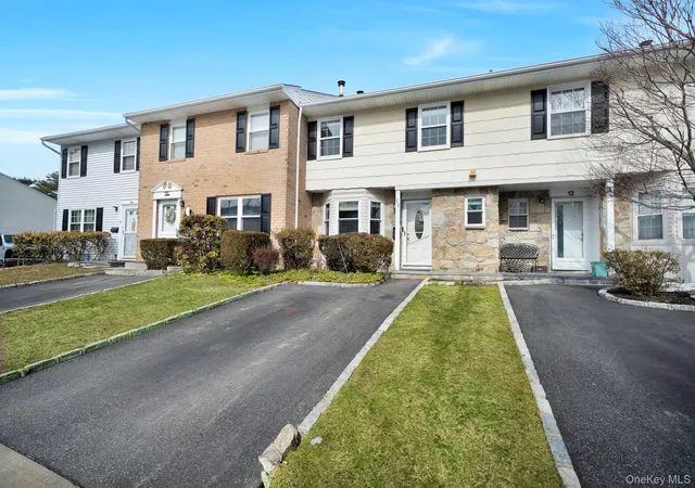 Photo 3 of Condo for sale at 11 Manors Dr, Jericho, NY 11753 | MLS# 968580 | Listing updated on 2026-07-24