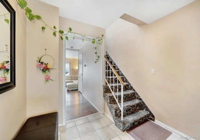 Listing Photo 4 - Condo for sale in building located at 11 Manors Dr, Jericho, NY 11753