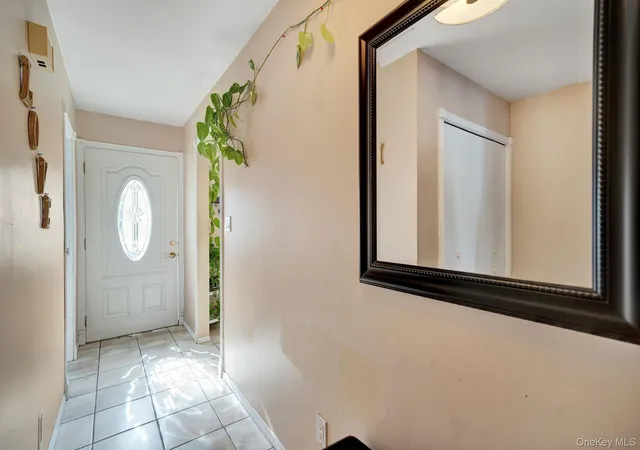 Listing Photo 5 - Condo for sale in building located at 11 Manors Dr, Jericho, NY 11753
