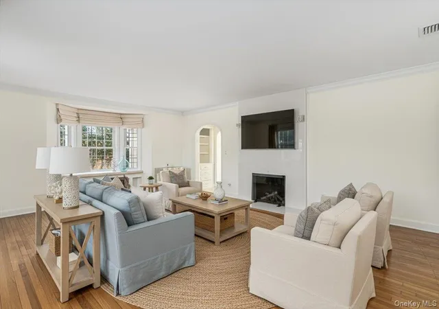 Homes for sale in Glen Cove, NY | 13 Arbor Pl, Glen Cove, NY 11542 | MLS# 968644