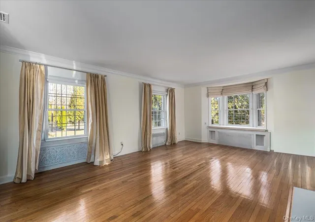 Homes for sale in Glen Cove, NY | 13 Arbor Pl, Glen Cove, NY 11542 | MLS# 968644