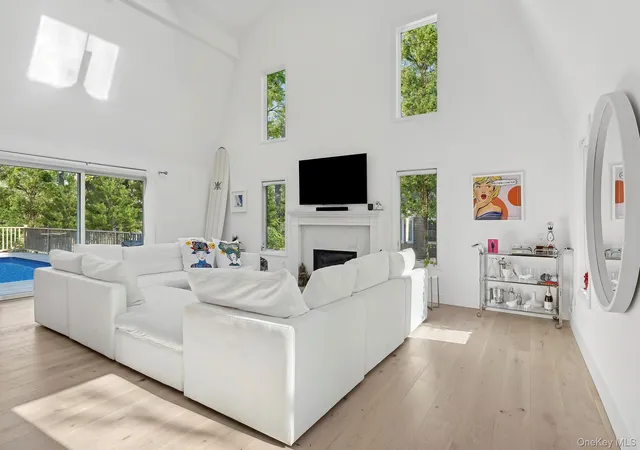 2nd image of 5 Cowhill Ln, East Hampton, NY 11975 | MLS# 968672