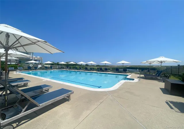 2nd image of 379 Blf Rd, East Hampton, NY 11930