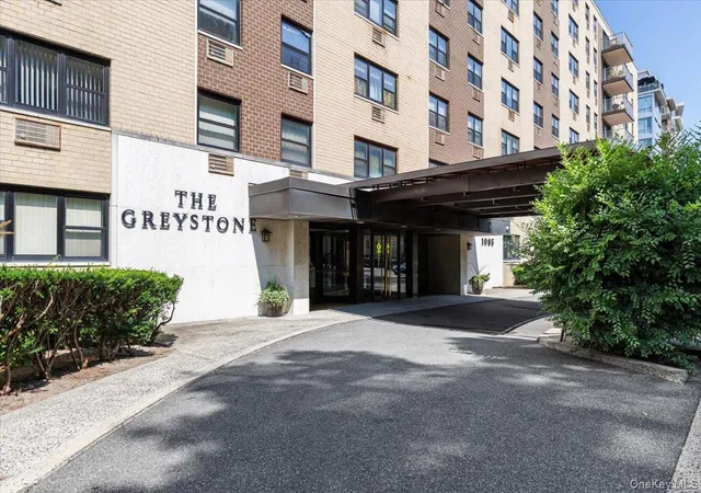 2nd image of 1085 Warburton Ave, Yonkers, NY 10701
