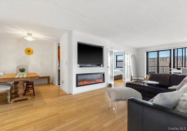 2nd image of 1085 Warburton Ave #304, Yonkers, NY 10701 | MLS# 968754