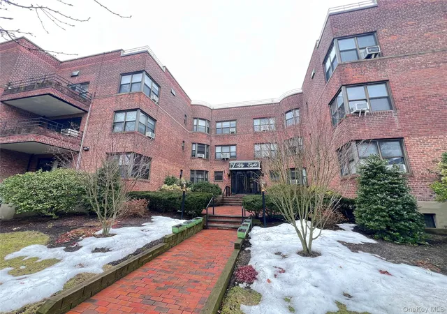 1st image of 58 Grace Ave #1E, North Hempstead, NY 11021 | MLS# 968801