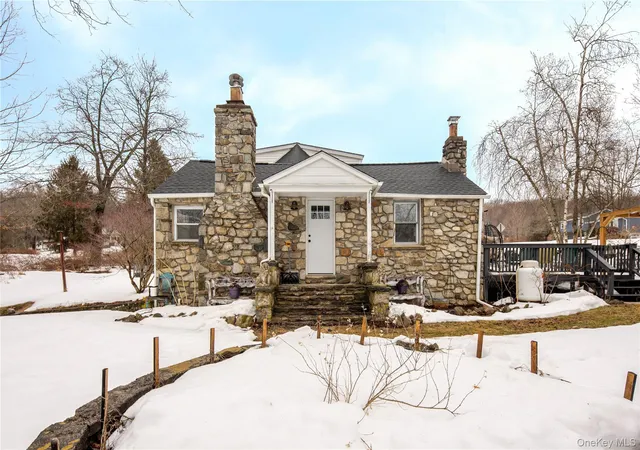 Homes for sale in East Fishkill, NY | 7 Overhill Rd, East Fishkill, NY 12582 | MLS# 968858