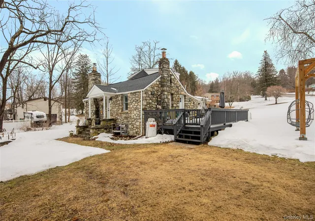 Homes for sale in East Fishkill, NY | 7 Overhill Rd, East Fishkill, NY 12582 | MLS# 968858