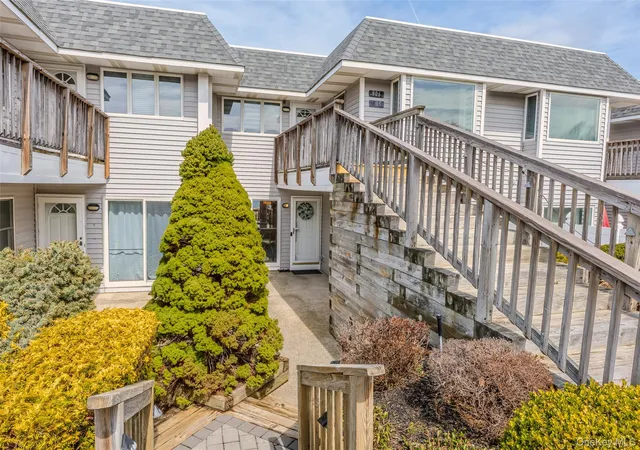 Listing Photo 5 - Condo for sale in building located at 805 Blfs Dr N, Riverhead, NY 11933 - Unit #805