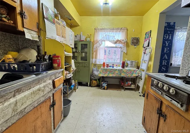 3rd image of 946 E 215Th St, New York, NY 10469 | MLS# 968941