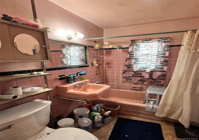 4th image of 946 E 215Th St, New York, NY 10469 | MLS# 968941