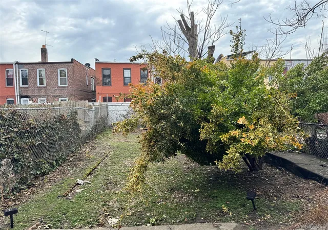 5th image of 946 E 215Th St, New York, NY 10469 | MLS# 968941