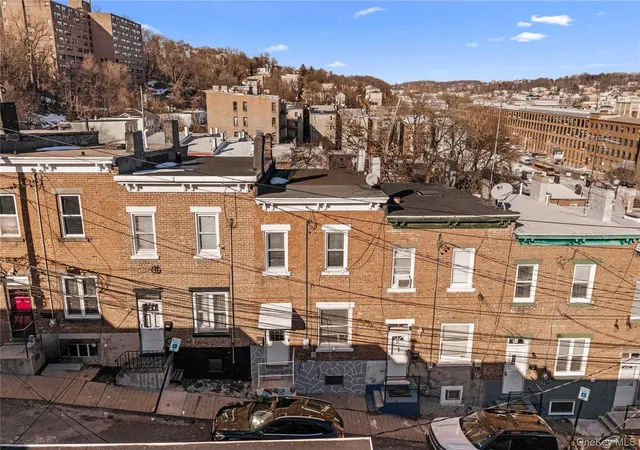 3rd image of 37 Moquette Row S, Yonkers, NY 10703 | MLS# 968949