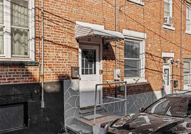 4th image of 37 Moquette Row S, Yonkers, NY 10703 | MLS# 968949