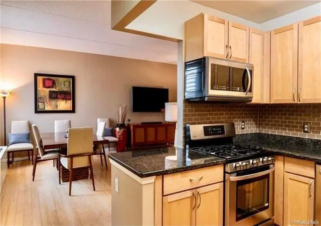 2nd image of 837 Washington Ave, New York, NY 10451