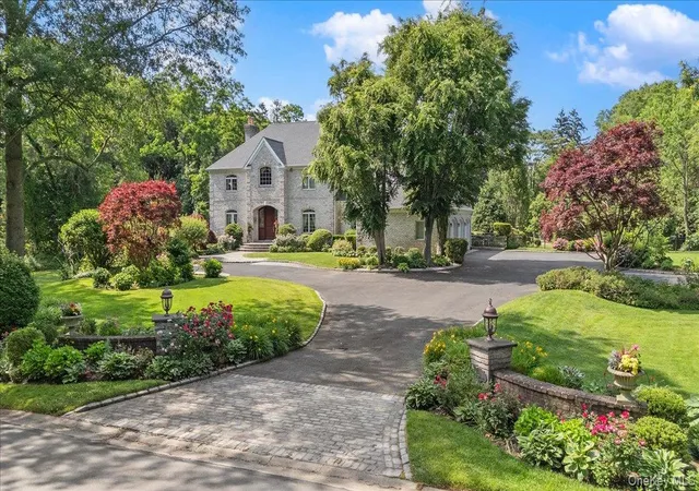 Photo 1 of Sale Pending at 10 Overbrook Ln, Glen Head, NY 11545 | MLS# 969013 | Listing updated on 2026-09-19
