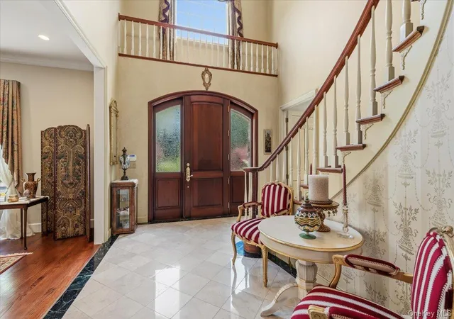 Photo 3 of Sale Pending at 10 Overbrook Ln, Glen Head, NY 11545 | MLS# 969013 | Listing updated on 2026-09-19