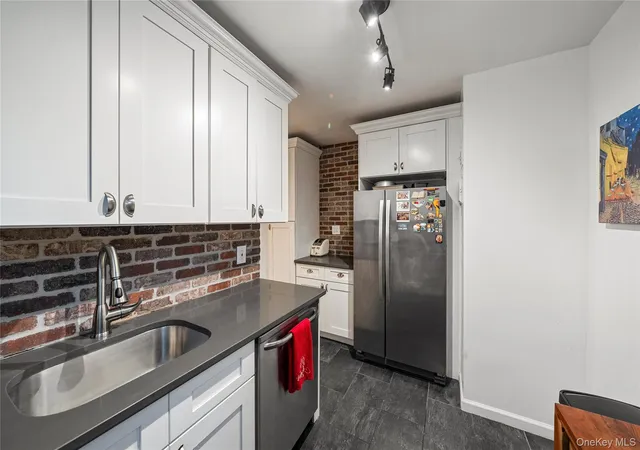 4th image of 67-25 Clyde St, New York, NY 11375