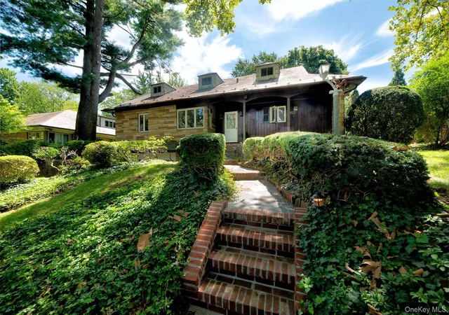 Photo 1 of Single family home for sale at 200 Melbourne Rd, North Hempstead, NY 11021 | MLS# 969046 | Listing updated on 2026-08-29