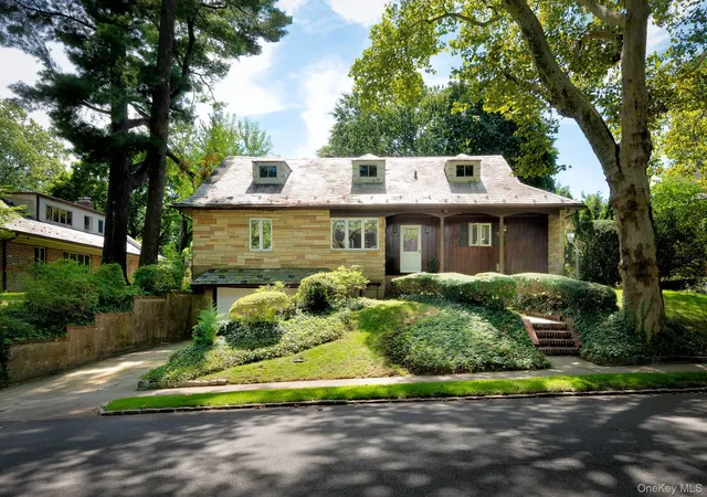 Photo 2 of Single family home for sale at 200 Melbourne Rd, North Hempstead, NY 11021 | MLS# 969046 | Listing updated on 2026-08-29