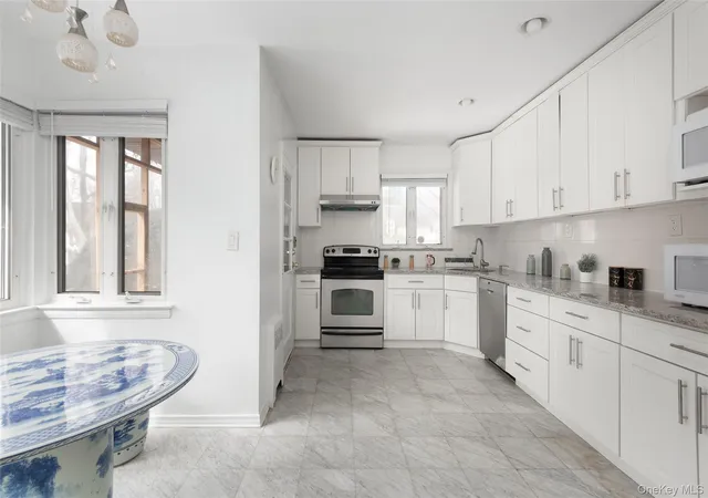 Photo 3 of Single family home for sale at 200 Melbourne Rd, North Hempstead, NY 11021 | MLS# 969046 | Listing updated on 2026-08-29