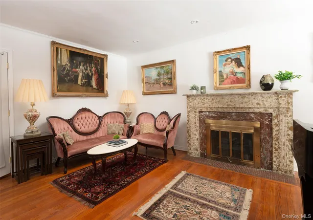 Photo 4 of Single family home for sale at 200 Melbourne Rd, North Hempstead, NY 11021 | MLS# 969046 | Listing updated on 2026-08-29