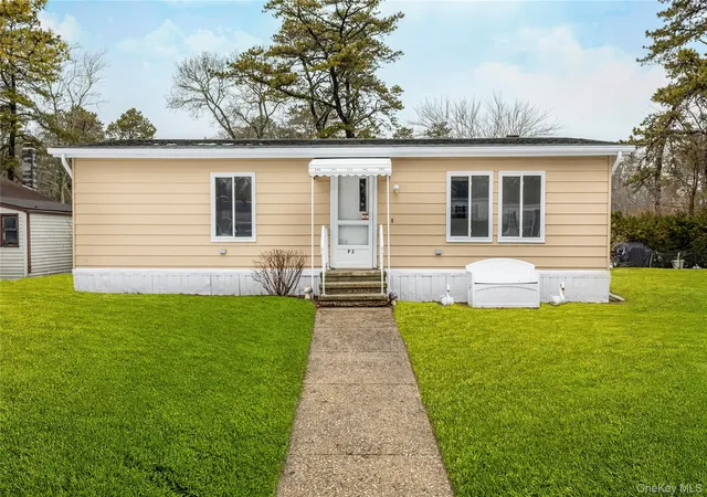 2nd image of 525 Riverleigh Ave #P3, Riverhead, NY 11901 | MLS# 969103