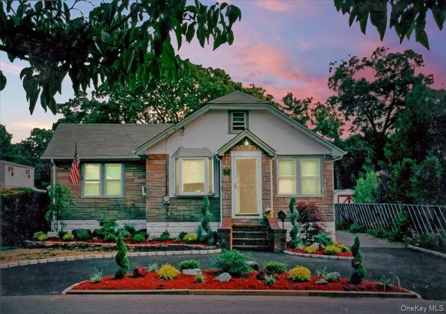 Photo 2 of Sale Pending at 2016 Abbot Ave, Merrick, NY 11566 | MLS# 969113 | Listing updated on 2026-04-21