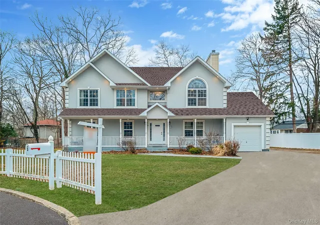 2nd image of 6 Denmark Ct, Huntington, NY 11743 | MLS# 969134