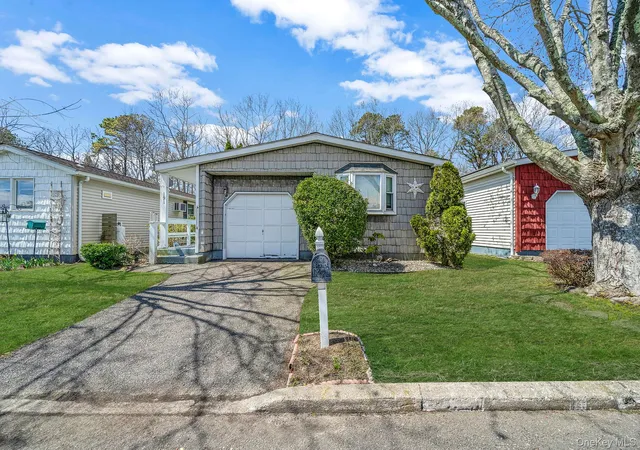 Photo 2 of Sale Pending at 191 Village Cir W, Manorville, NY 11949 | MLS# 969139 | Listing updated on 2026-09-12