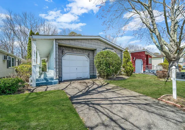 Photo 3 of Sale Pending at 191 Village Cir W, Manorville, NY 11949 | MLS# 969139 | Listing updated on 2026-09-12
