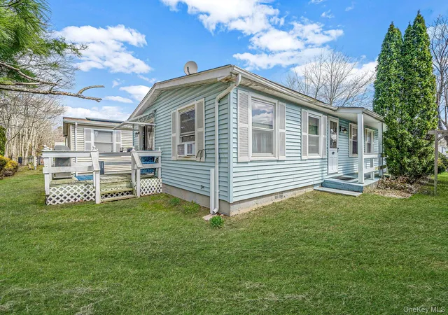 Listing Photo 4 - Condo for sale in building located at 191 Vlg Cir W, Manorville, NY 11949