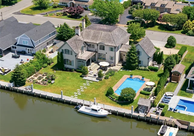 3rd image of 7 Sexton Dr, Islip, NY 11795 | MLS# 969168