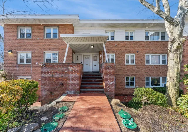 Homes for sale in North Hempstead, NY | 200 South Middle Neck Rd #F6, North Hempstead, NY 11021 | MLS# 969170