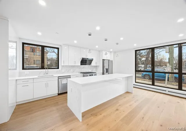Homes for sale in New York, NY | 33-03 213Th St, New York, NY 11361 | MLS# 969183