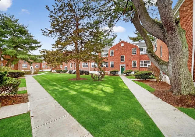 Listing Photo 2 - Condo for sale in building located at 23 Fieldstone Dr, Greenburgh, NY 10522 - Unit #169