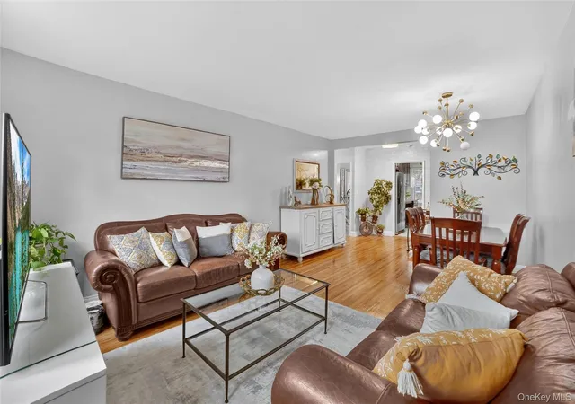 Listing Photo 4 - Condo for sale in building located at 23 Fieldstone Dr, Greenburgh, NY 10522 - Unit #169