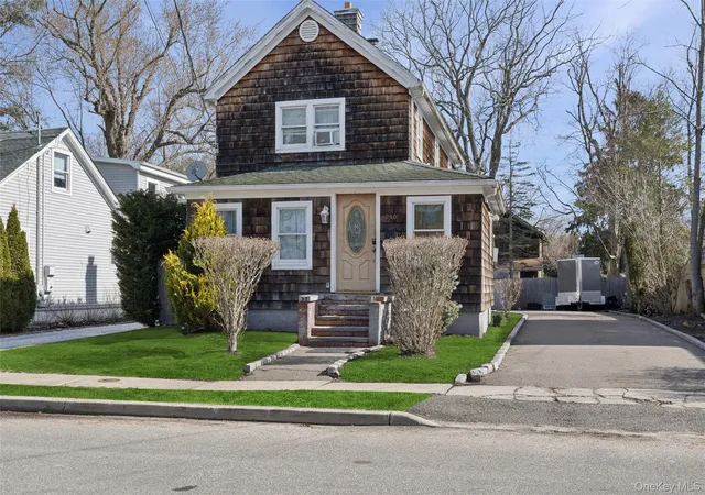 1st image of 346 Maple Ave, Riverhead, NY 11901 | MLS# 969226