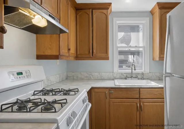 4th image of 346 Maple Ave, Riverhead, NY 11901 | MLS# 969226