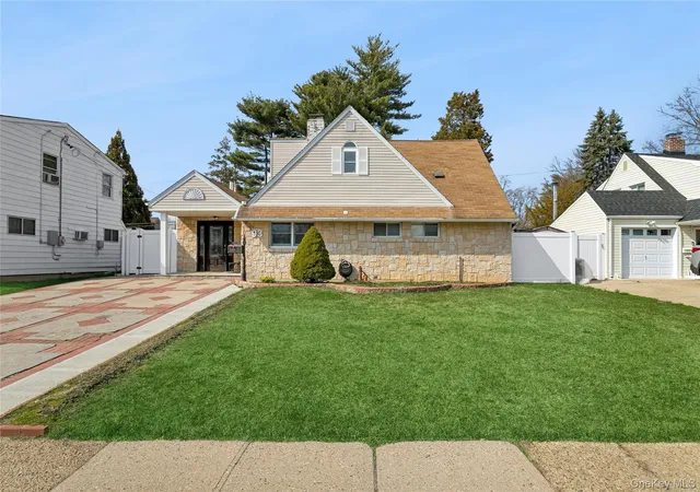 2nd image of 93 Hearth Ln, Hempstead, NY 11590 | MLS# 969233
