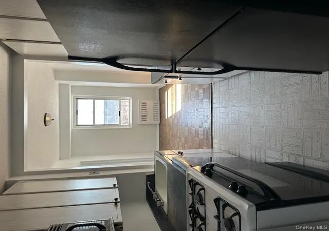 5th image of 2400 Johnson Ave #4H, New York, NY 10463 | MLS# 969246