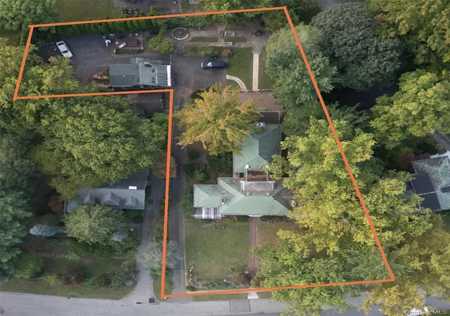 3rd image of 26 Overlook Cir, New Rochelle, NY 10804 | MLS# 969297