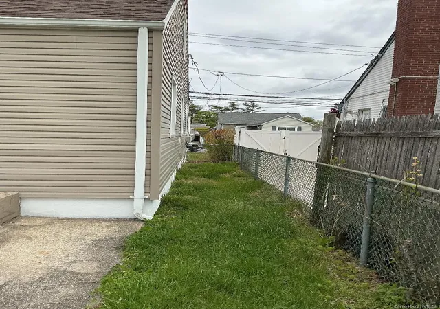 5th image of 296 Chester St, Hempstead, NY 11553 | MLS# 969304