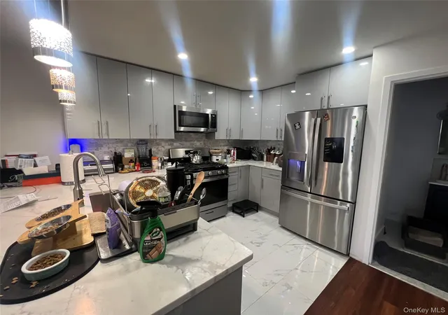 3rd image of 210 Sunset Blvd, New York, NY 10473 | MLS# 969390