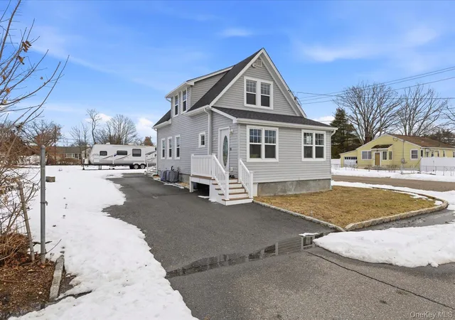 5th image of 35 Weston Ave, Deer Park, NY 11729 | MLS# 969431