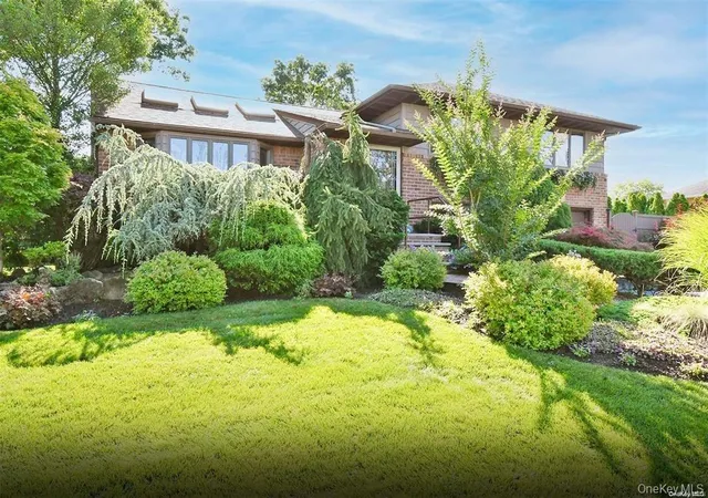 3rd image of 1603 Anita Ln, Hempstead, NY 11783 | MLS# 969534