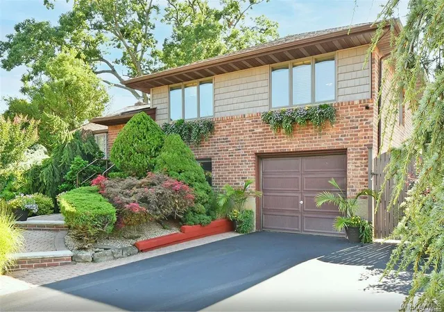 2nd image of 1603 Anita Ln, Hempstead, NY 11783 | MLS# 969534
