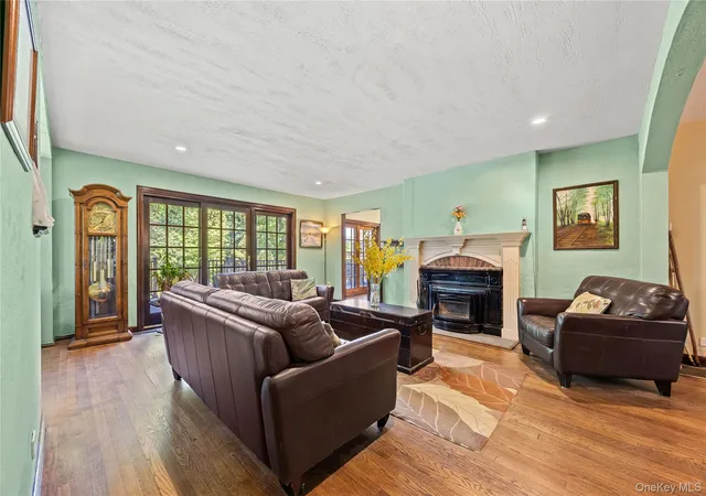 Photo 4 of Sale Pending at 378 Beverly Rd, New York, NY 11363 | MLS# 969583 | Listing updated on 2026-08-06