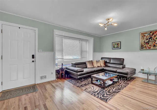 4th image of 18 Frost Ln, Greenlawn, NY 11740 | MLS# 969631